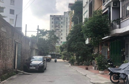 Cho thuê nhà ngõ ô tô tránh Phùng Khoang - Thanh Xuân - 50m - 5 tầng - 18 triệu 0934688687